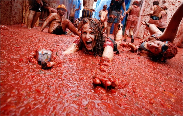 26 серпня – La Tomatina, або фестиваль помідорних боїв