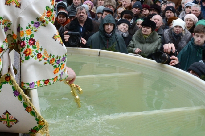 Свячена вода і поспіх, віра і магічні вірування