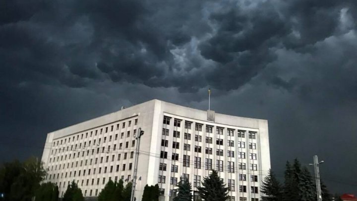 Як “парашутисти” в Тернопільській ОВА самоусунулись від гучного скандалу і чому це непокоїть Київ