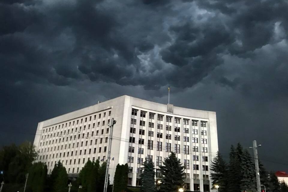 Як “парашутисти” в Тернопільській ОВА самоусунулись від гучного скандалу і чому це непокоїть Київ